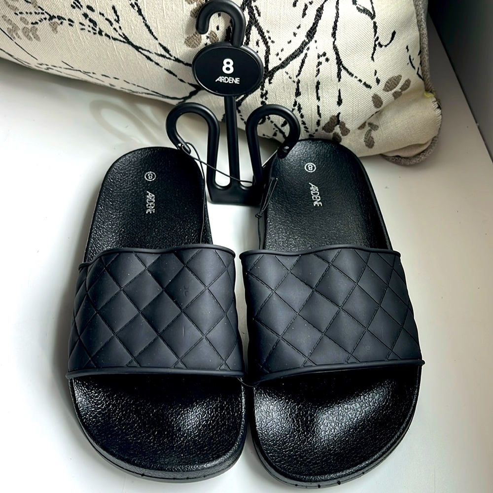 NWT Ardene black slide sandals rubber sole quilted front